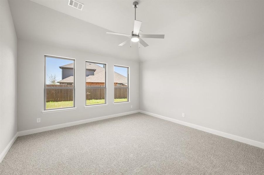 Spacious, unfurnished interior of a new home in The Retreat - Phase 1, Waxahachie (Image 24).