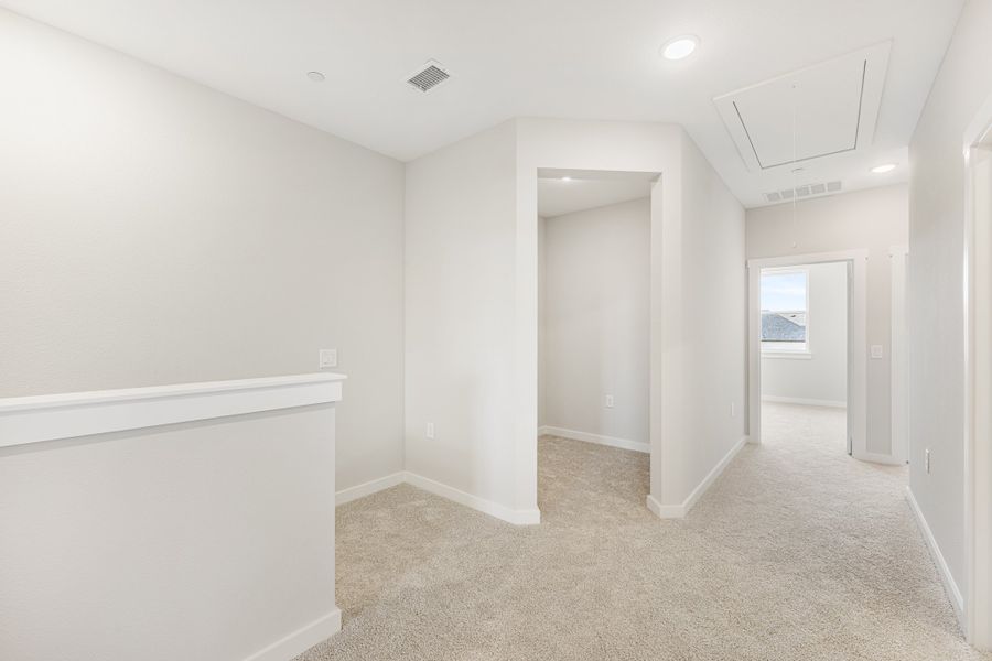 Spacious, unfurnished interior of a new home in Wildridge, Oak Point (Image 26). Spacious, unfurnished interior of a new home in Wildridge, Oak Point (Image 26).