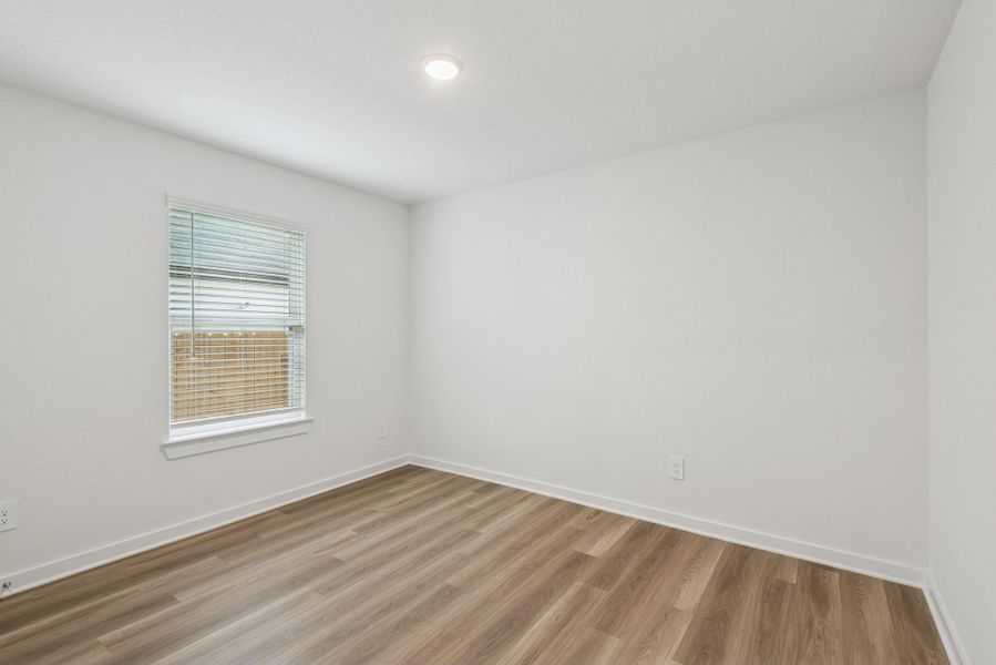 Spacious, unfurnished interior of a new home in Lone Star Landing, Montgomery (Image 26).