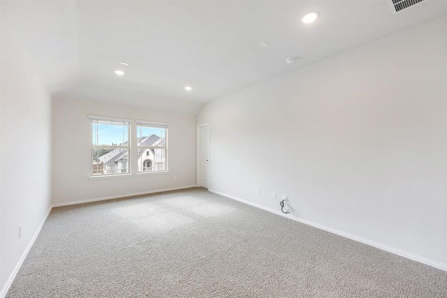 Spacious, unfurnished interior of a new home in Liberty, Melissa (Image 38).