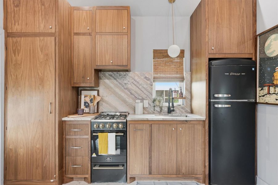 Furnished interior view inside a new home in , Galveston (Image 10).