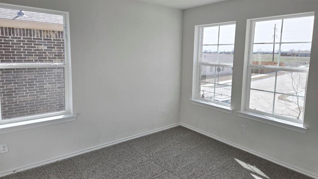 Spacious, unfurnished interior of a new home in Hanolley Hills, Sherman (Image 11).
