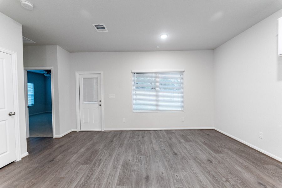 Spacious, unfurnished interior of a new home in Sanctuary, Salado (Image 14).