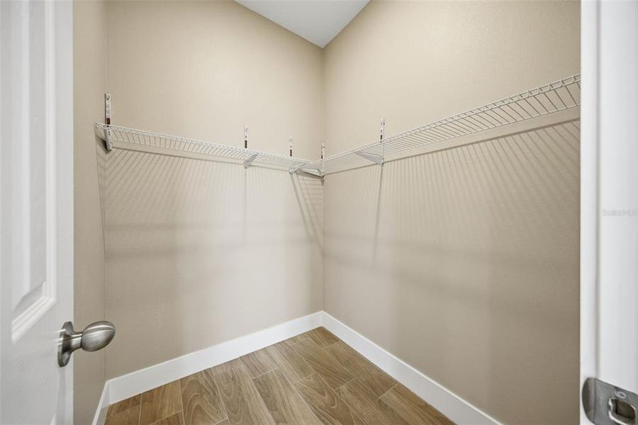 Spacious, unfurnished interior of a new home in , Tampa (Image 27).