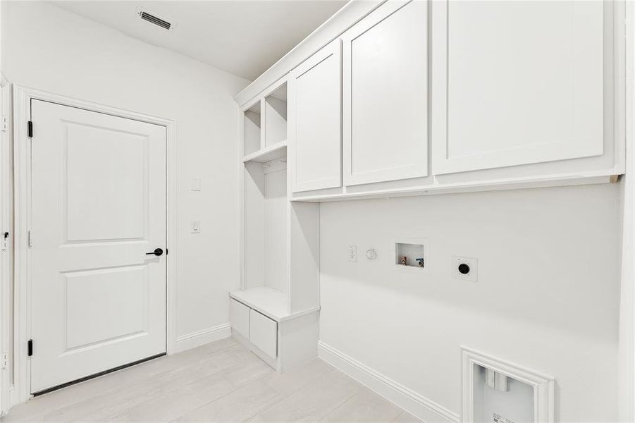 Spacious, unfurnished interior of a new home in West Crossing, Anna (Image 37). Spacious, unfurnished interior of a new home in West Crossing, Anna (Image 37).