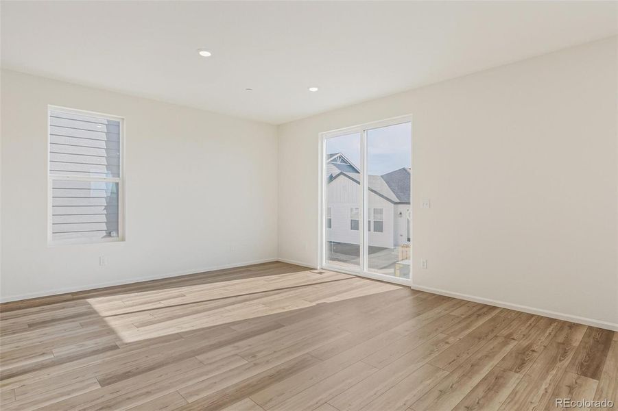 Spacious, unfurnished interior of a new home in Turnberry, Commerce City (Image 18).