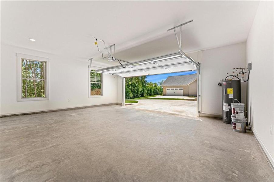 Spacious, unfurnished interior of a new home in , Jefferson (Image 32).