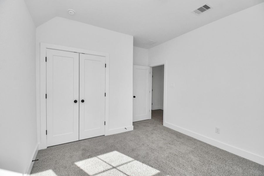 Spacious, unfurnished interior of a new home in Arabella on the Prairie: Premier Collection, Richmond (Image 26).