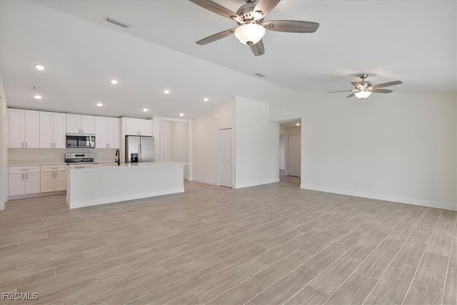 Spacious, unfurnished interior of a new home in Cape Coral, Cape Coral (Image 18).