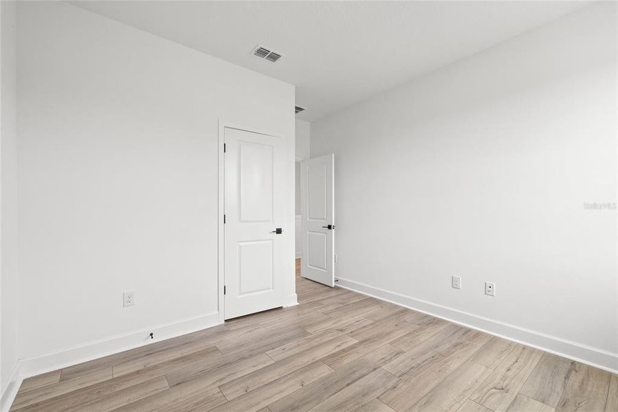 Spacious, unfurnished interior of a new home in Vivir, Valrico (Image 32).