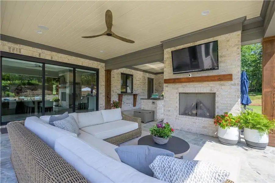 Exterior details and patio area of a home in Crossroads, Alpharetta (Image 3).