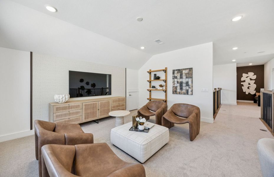 Representative furnished interior of a home built from the Gillett by Pulte Homes in Ryehill, Rosenberg (Image 47).