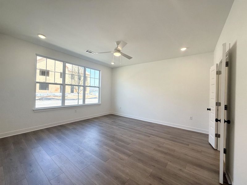 Unfurnished room with a ceiling fan, recessed lighting, and dark wood finished floors