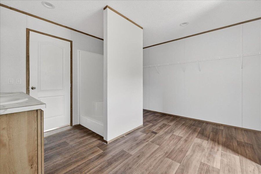 Spacious, unfurnished interior of a new home in , Walterboro (Image 16).