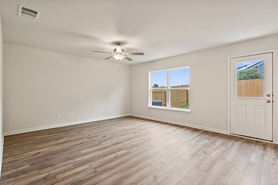 Spacious, unfurnished interior of a new home in Vista West, Fort Worth (Image 7).