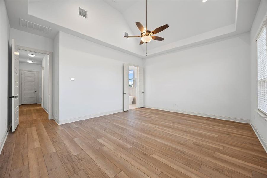 Spacious, unfurnished interior of a new home in Tuscan Estates (1 Acre Lots), Waxahachie (Image 32). Spacious, unfurnished interior of a new home in Tuscan Estates (1 Acre Lots), Waxahachie (Image 32).