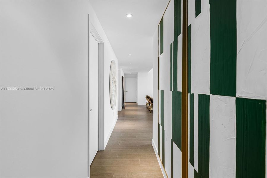 Spacious, unfurnished interior of a new home in Five Park, Miami Beach (Image 18). Spacious, unfurnished interior of a new home in Five Park, Miami Beach (Image 18).