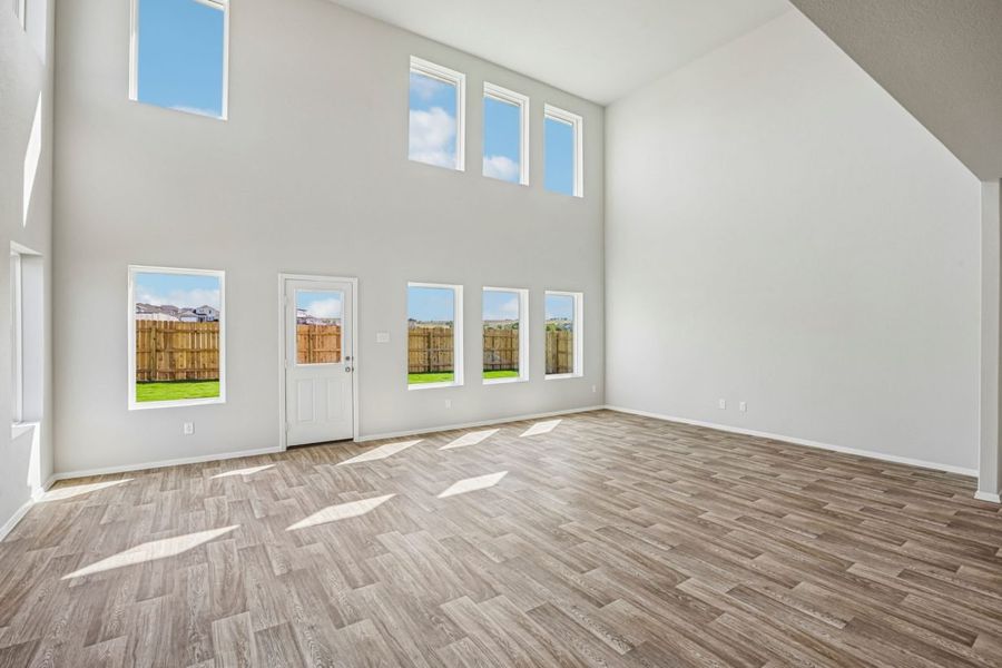 Spacious, unfurnished interior of a new home in Cloverleaf, Austin (Image 13).