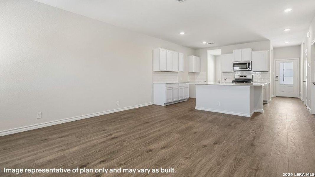 Spacious, unfurnished interior of a new home in Steele Creek, Cibolo (Image 31).