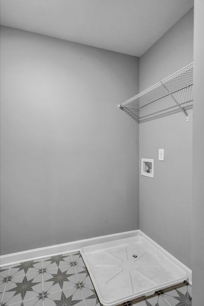 Photo of another unit. Features and selections may vary.