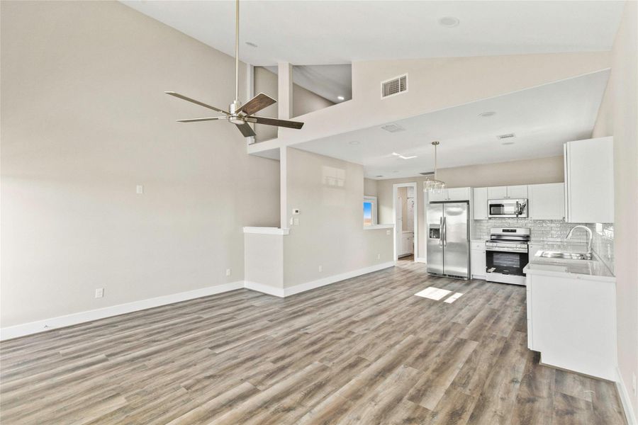 Spacious, unfurnished interior of a new home in , Matagorda (Image 13).
