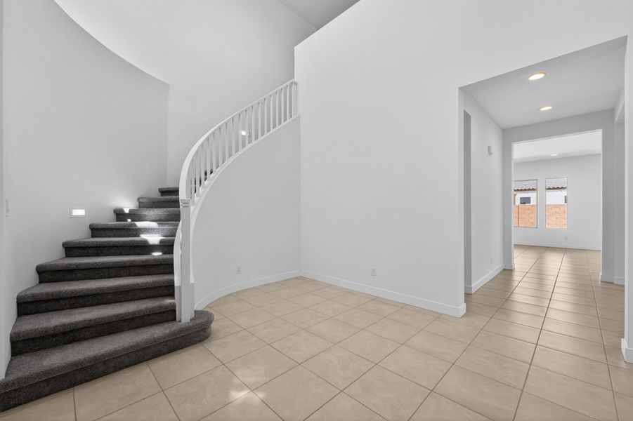 Spacious, unfurnished interior of a new home in Combs Ranch, San Tan Valley (Image 23).