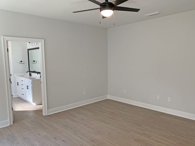 Spacious, unfurnished interior of a new home in Sentinel Ridge, Pace (Image 11).