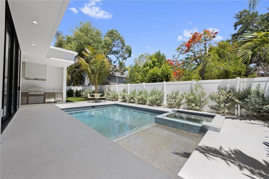 Exterior details and patio area of a home in , Bradenton (Image 3).