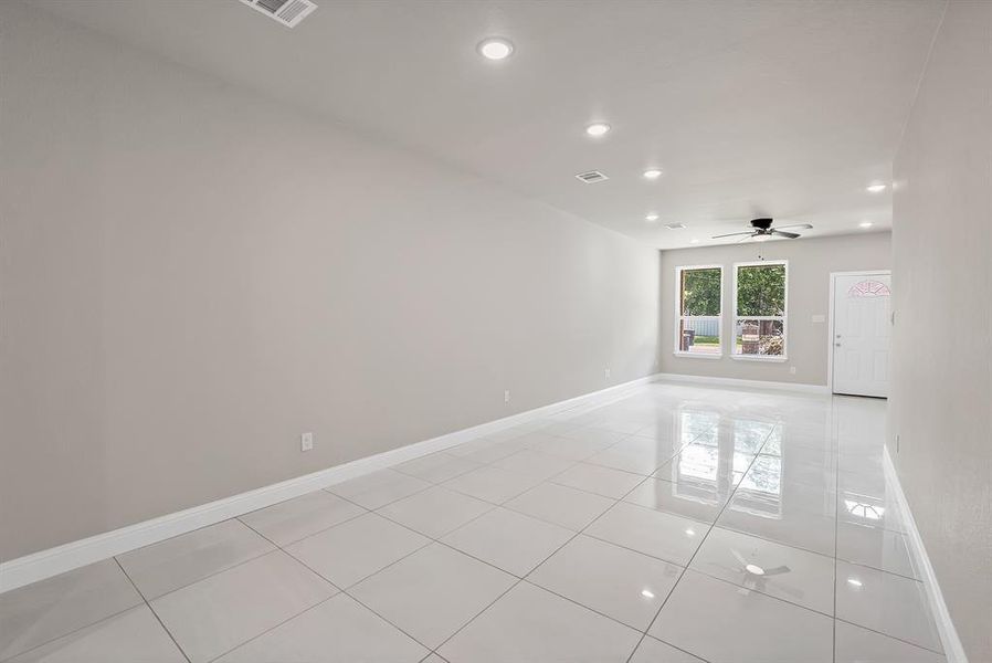 Spacious, unfurnished interior of a new home in , Cleburne (Image 23).