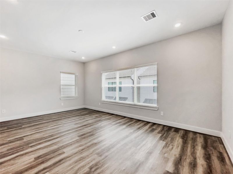 Spacious, unfurnished interior of a new home in , Houston (Image 20).