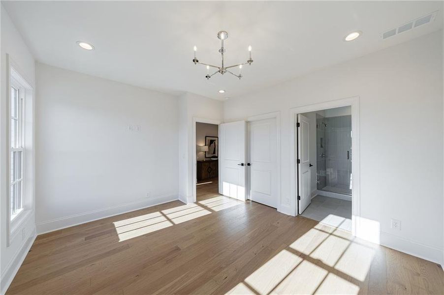Spacious, unfurnished interior of a new home in , Alpharetta (Image 43).