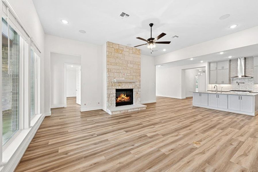 Spacious, unfurnished interior of a new home in Santa Rita Ranch, Liberty Hill (Image 32).