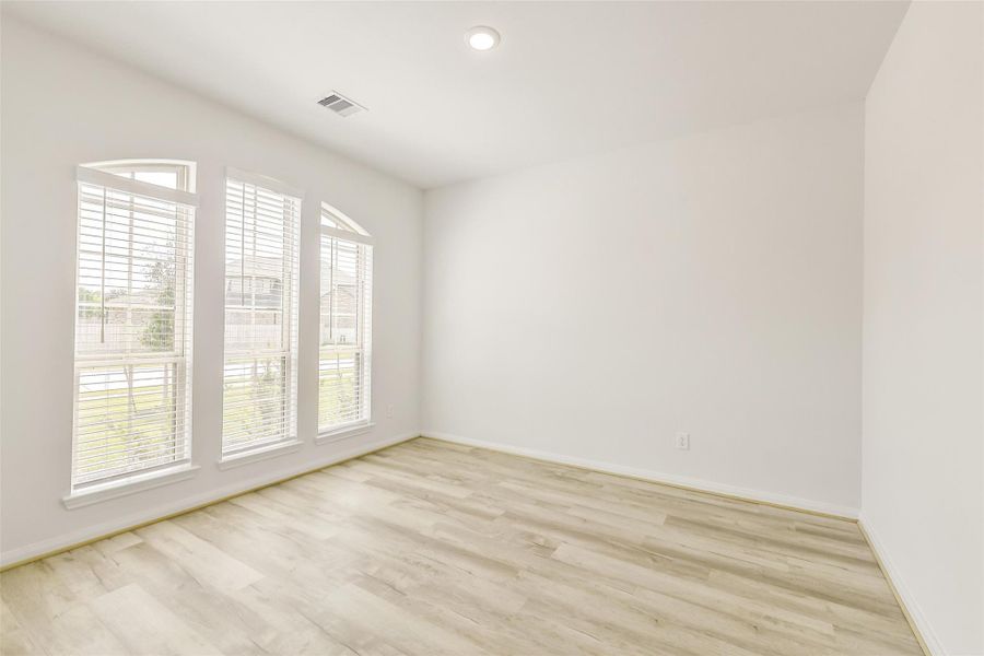 Spacious, unfurnished interior of a new home in Stone Creek Ranch, Hockley (Image 38). Spacious, unfurnished interior of a new home in Stone Creek Ranch, Hockley (Image 38).