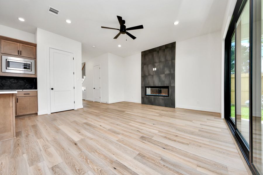 Spacious, unfurnished interior of a new home in Caywood Place, Houston (Image 21). Spacious, unfurnished interior of a new home in Caywood Place, Houston (Image 21).