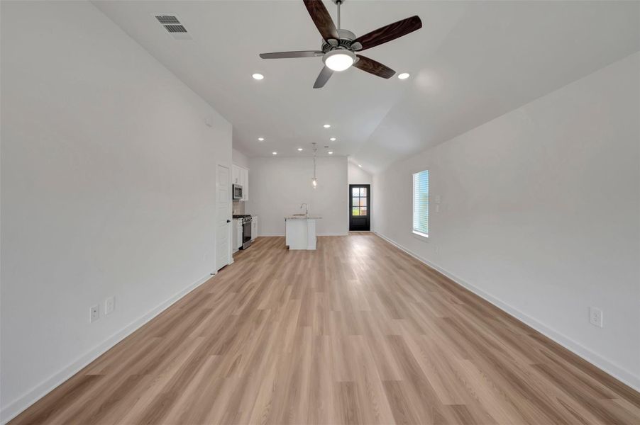 Spacious, unfurnished interior of a new home in Magnolia Ridge, Magnolia (Image 32). Spacious, unfurnished interior of a new home in Magnolia Ridge, Magnolia (Image 32).