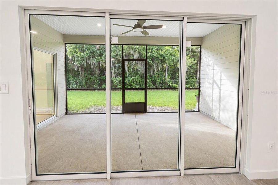 Exterior details and patio area of a home in Grand Park North, Dunnellon (Image 3).