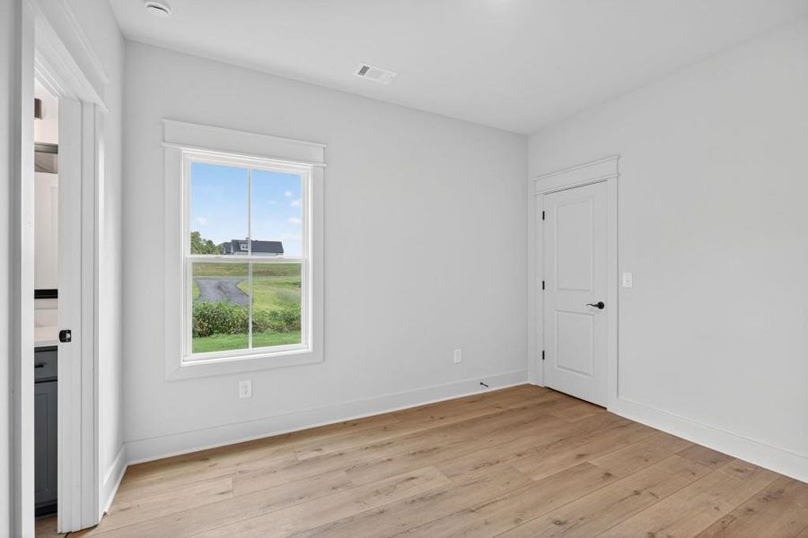 Spacious, unfurnished interior of a new home in , Dallas (Image 19).