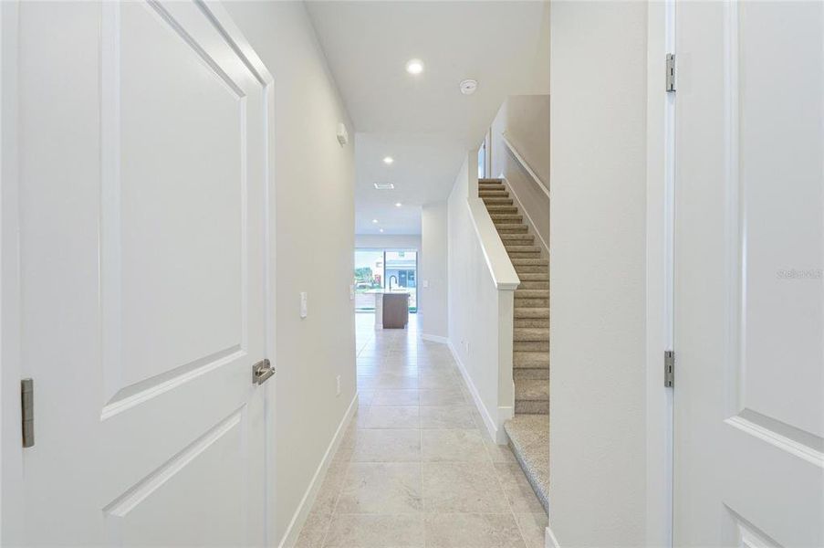 Spacious, unfurnished interior of a new home in , Bradenton (Image 19).