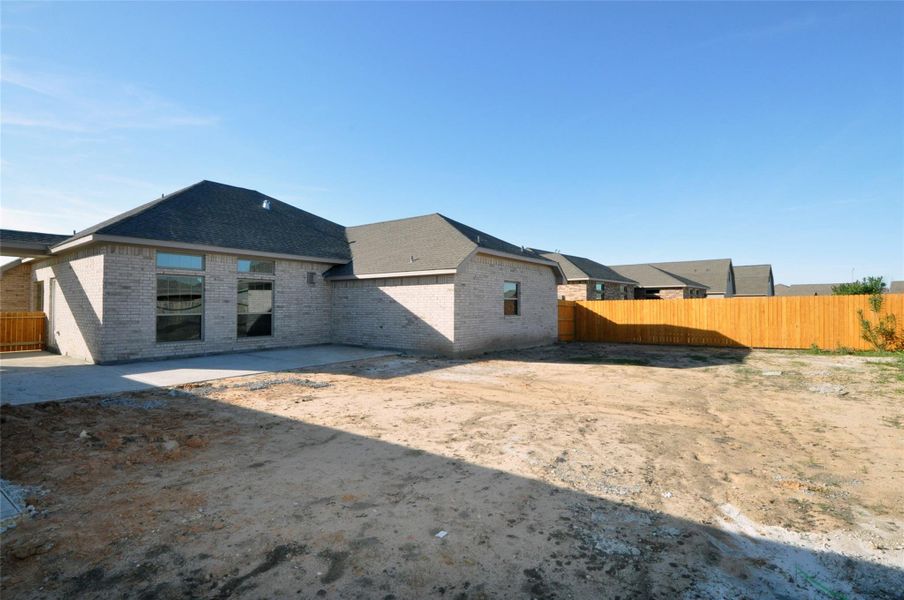 Exterior details and patio area of a home in Pedregal, League City (Image 28).