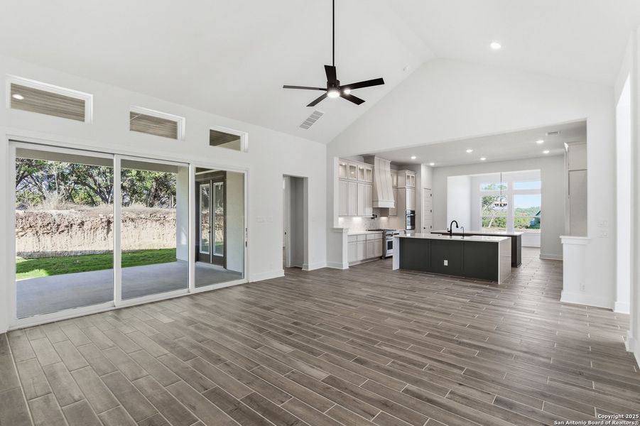 Spacious, unfurnished interior of a new home in Caliza Reserve, Boerne (Image 21).