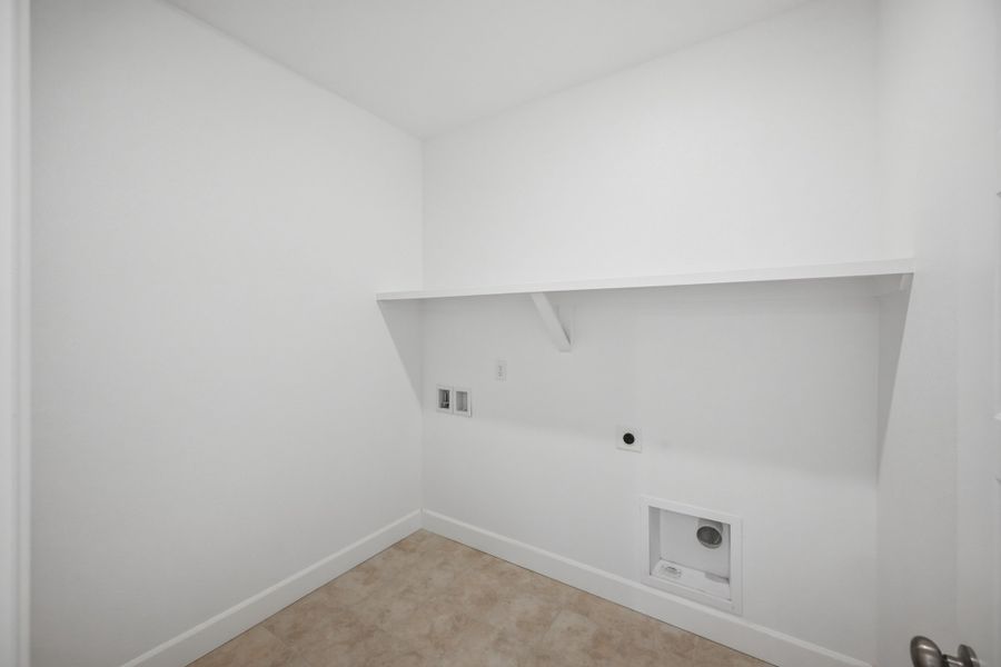 Spacious, unfurnished interior of a new home in The Aurora Highlands, Aurora (Image 19).