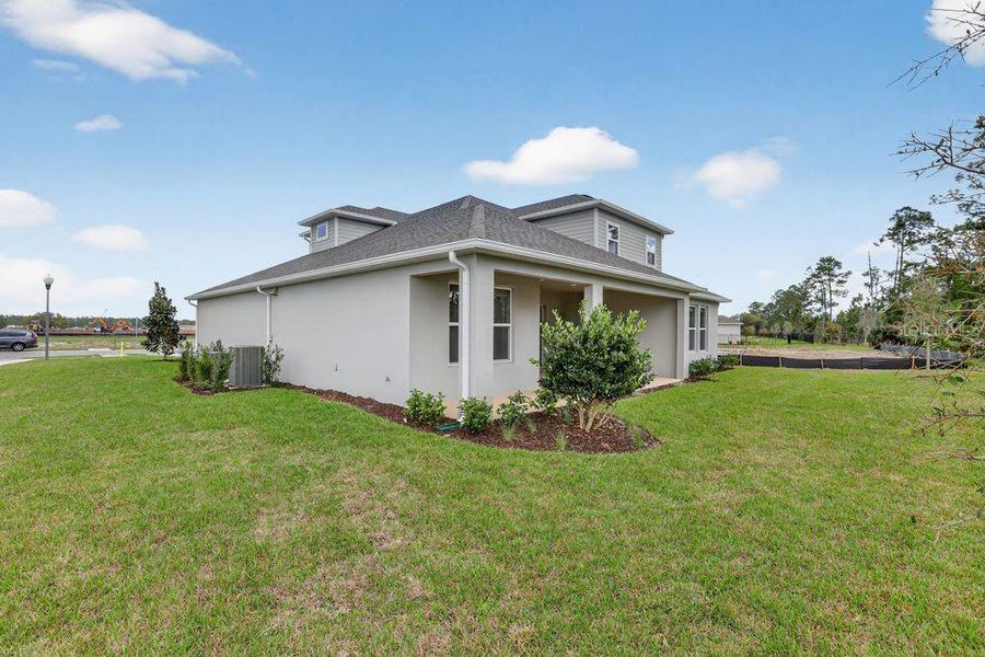 Exterior details and patio area of a home in Ardisia Park, New Smyrna Beach (Image 3).