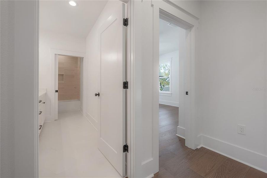 Spacious, unfurnished interior of a new home in , Tampa (Image 23).