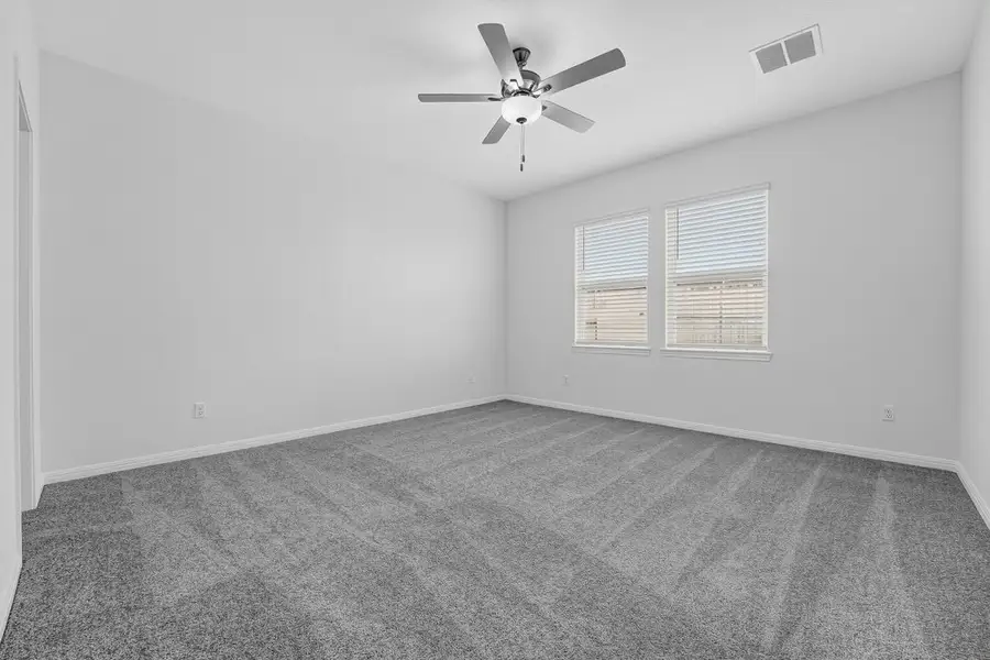 Spacious, unfurnished interior of a new home in Sunfield, Buda (Image 22).