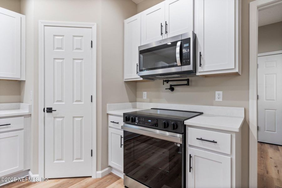 Furnished interior view inside a new home in , Keystone Heights (Image 12).