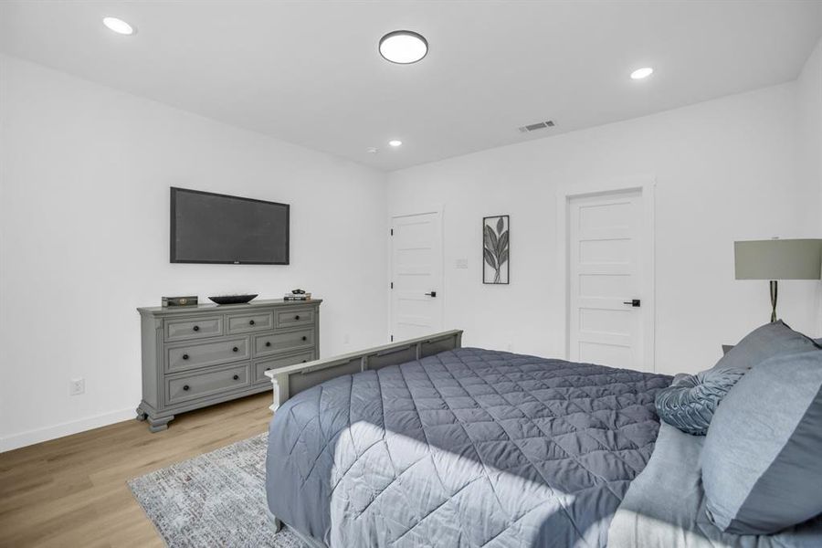 Furnished interior view inside a new home in , Gun Barrel City (Image 16).