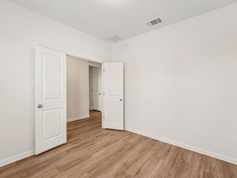 Spacious, unfurnished interior of a new home in Flora, Hutto (Image 9).