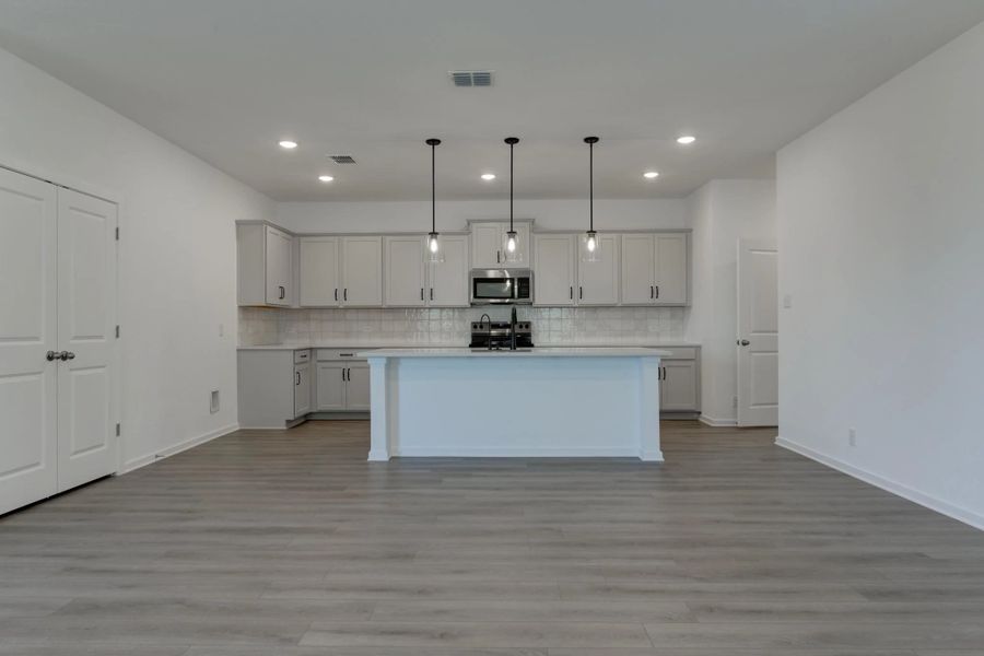 Kitchen & Breakfast