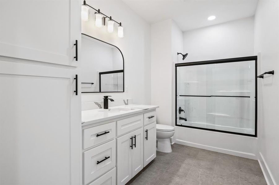Full bath with bath / shower combo with glass door, vanity, and recessed lighting