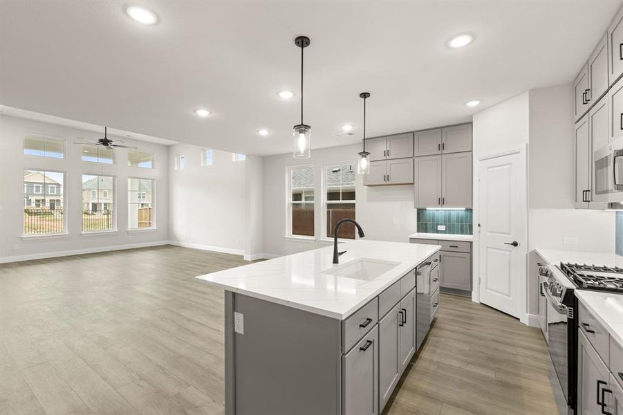 14. 1023 Abigail - Kitchen (3)